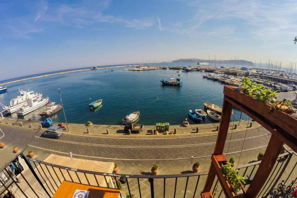 L Angolo Segreto Di Giovanni Il Pescatore Procida Exterior photo